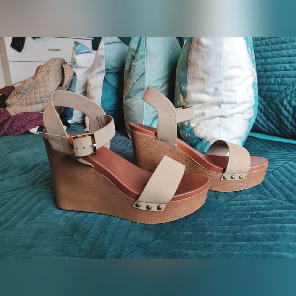 Size 8 wedge sandals